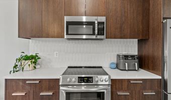 1102 S HIGHLAND St 3, Arlington, VA 22204