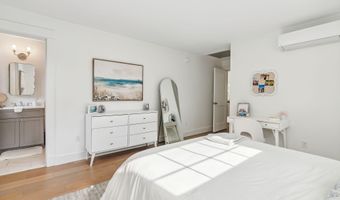 239 A Foreside Rd, Falmouth, ME 04105