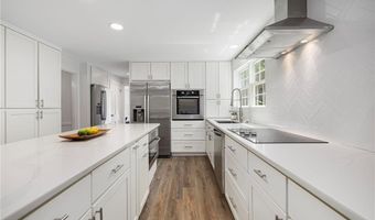 9 Foster St, Barrington, RI 02806