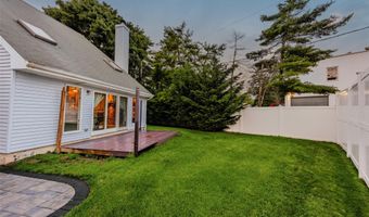 2 Windsor Ct, Amityville, NY 11701
