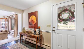 288 W Maplemere Rd, Amherst, NY 14221