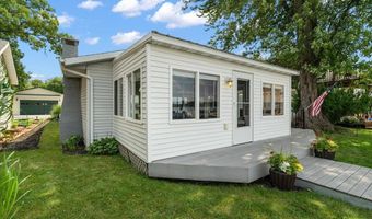 6731 Campau Lake Dr SE, Alto, MI 49302