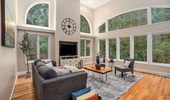 240 Pettis Ave NE, Ada, MI 49301