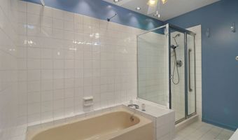 2060 N Charter Point Dr, Arlington Heights, IL 60004