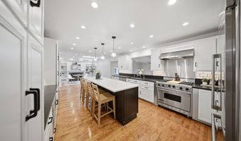 5 Beaver Pond Rd, Albany, NY 12211
