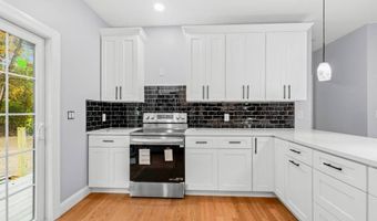 222 Briarwood Ct, Albany, NY 12203
