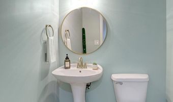 2220 N FAIRFAX Dr 308, Arlington, VA 22201