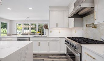 64 Fieldstone Ln, North Kingstown, RI 02874