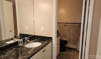 1217 Island Dr 204, Ann Arbor, MI 48105