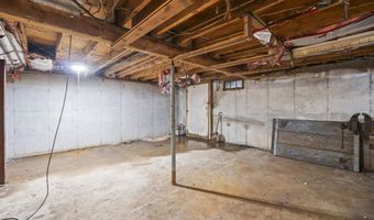 14 Lakeshore Dr, Belgrade, ME 04918