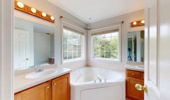 3042 Barclay Way, Ann Arbor, MI 48105