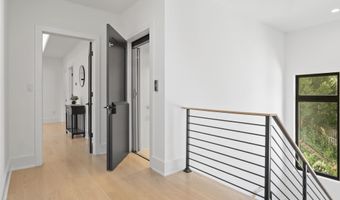 3644 N VERMONT St, Arlington, VA 22207
