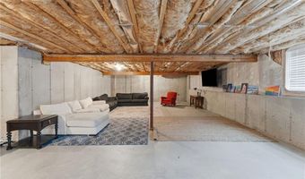 46 Somerset Cir, North Kingstown, RI 02852