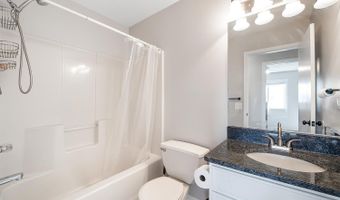5240 E Ashton Ct, Bel Aire, KS 67220