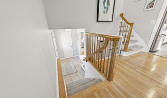 522 Mackey Ave, Belford, NJ 07718