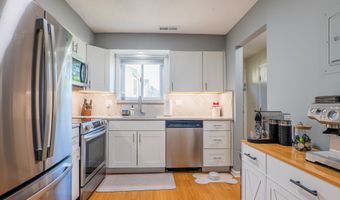 25 Padanaram Rd 72, Danbury, CT 06811