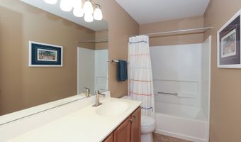 8 Hithergreen Ct, Algonquin, IL 60102