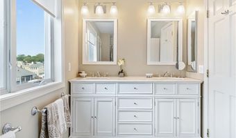 31 Coddington Wharf 24, Newport, RI 02840