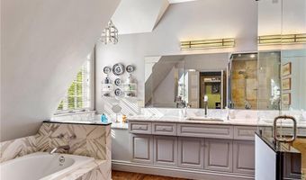 14 Leroy Ave, Newport, RI 02840
