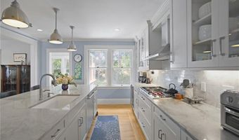 56 Somerset St, East Greenwich, RI 02818