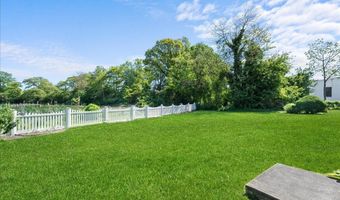 200 Merrick Rd R, Amityville, NY 11701