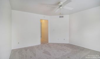 2235 S Huron Pkwy 4, Ann Arbor, MI 48104