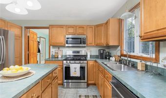 7 Cathedral Ct, Cumberland, RI 02864