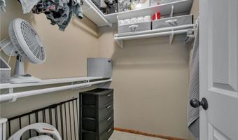 984 Waters Edge Cir, Avon, MN 56310