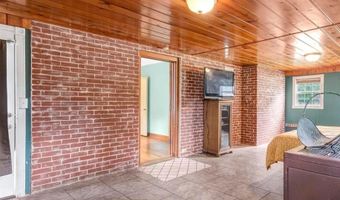 421 W College St, Aurora, MO 65605