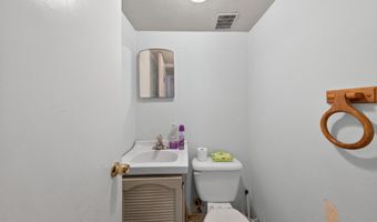 178 W SHELLEY Dr, Claymont, DE 19703