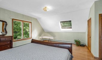 8 Horseshoe Dr, Acton, MA 01720