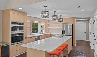 37 Dye Hill Rd, Hopkinton, RI 02832