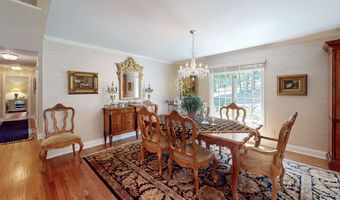 12 Lyndenwood Dr, Brookfield, CT 06804