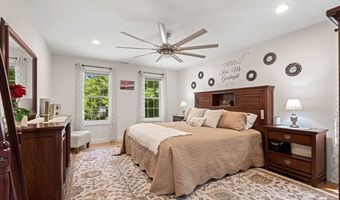 34 Amesbury Ave, Amesbury, MA 01913