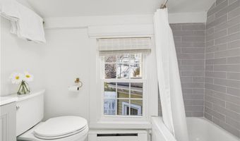17 Old Beach Rd, Newport, RI 02840