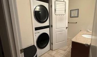 2 Gray Coach Ln 210, Cranston, RI 02921