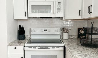 53 Thompson St, Amesbury, MA 01913