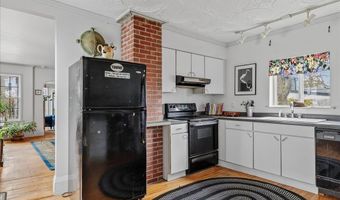 227 High St, Belfast, ME 04915