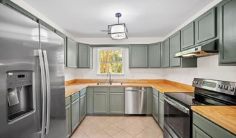 7 Grandiflora Ln, Beaufort, SC 29907