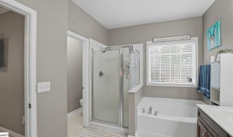 191 Gossamer Dr, Boiling Springs, SC 29316