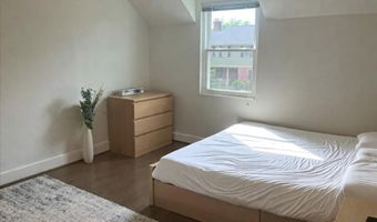 2011 N UPTON St, Arlington, VA 22207