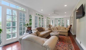 13 Serpentine Dr, Middletown, NJ 07748