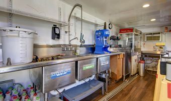 1601 E Church St, Aurora, MO 65605