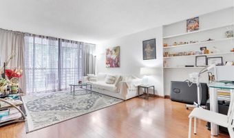 20400 W Country Club Dr 214, Aventura, FL 33180