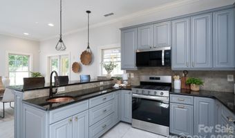 1617 Brook Rd, Charlotte, NC 28205