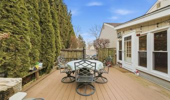 18 Gaylore Dr W, Amityville, NY 11701