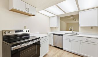 1001 S ONEIDA St 2E, Appleton, WI 54915