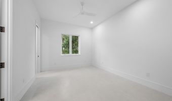 100 Glenbrook Ct, Atlantis, FL 33462