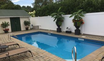 31 Grand Central Ave, Amityville, NY 11701