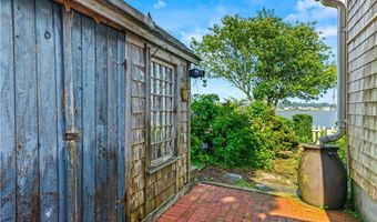 128 Eustis Ave, Newport, RI 02840